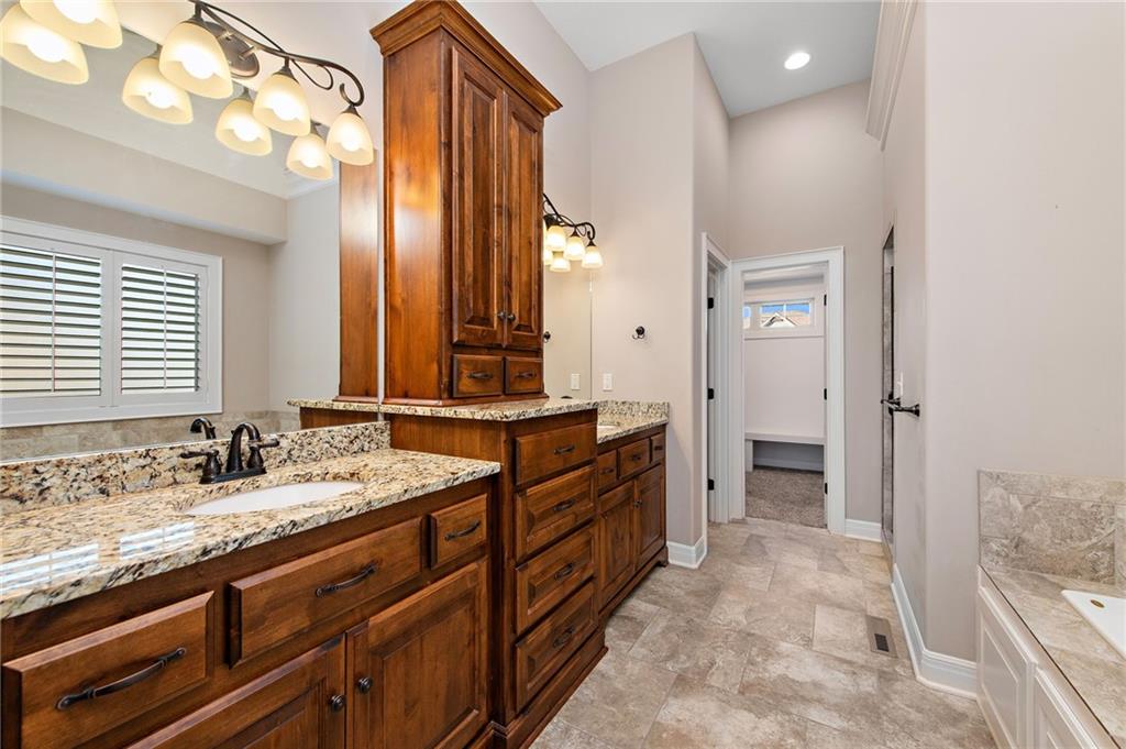 4505 NW Montebella Drive