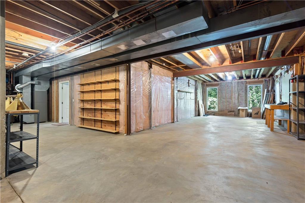 8508 NW Lakeview Drive