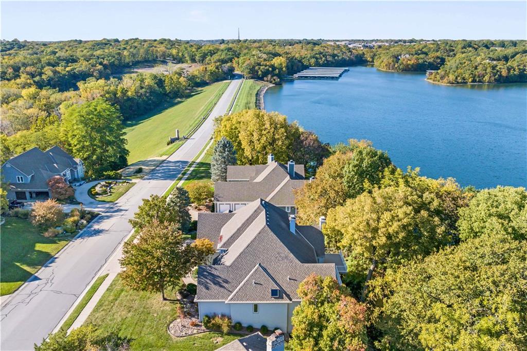 8508 NW Lakeview Drive