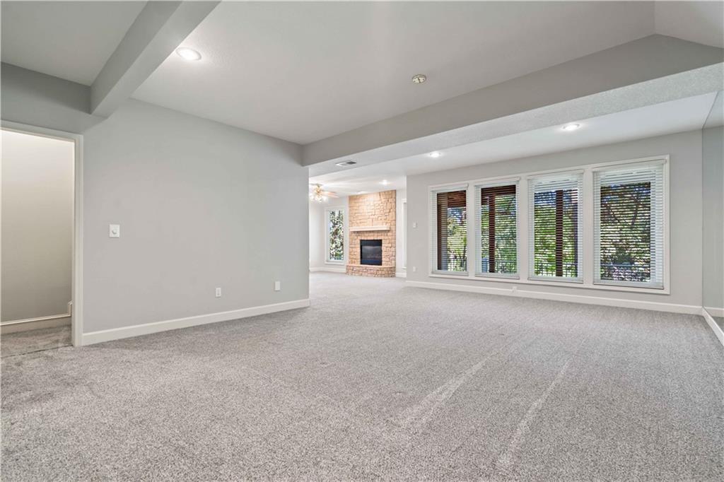 8508 NW Lakeview Drive