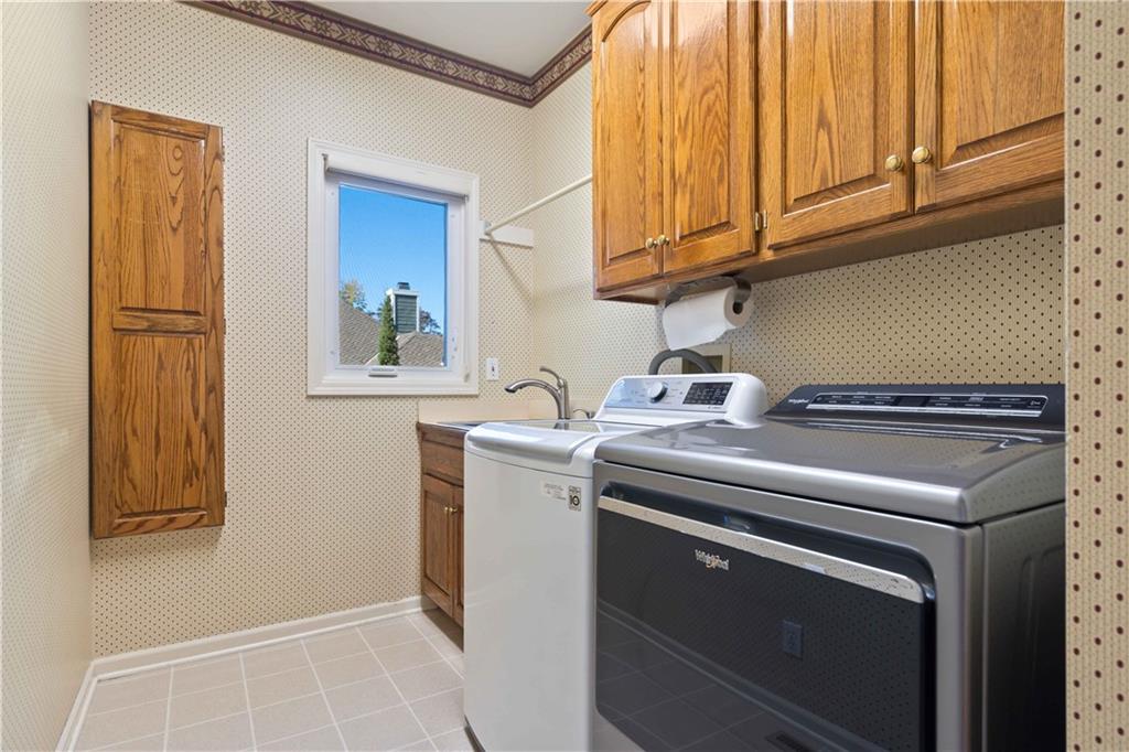 8508 NW Lakeview Drive