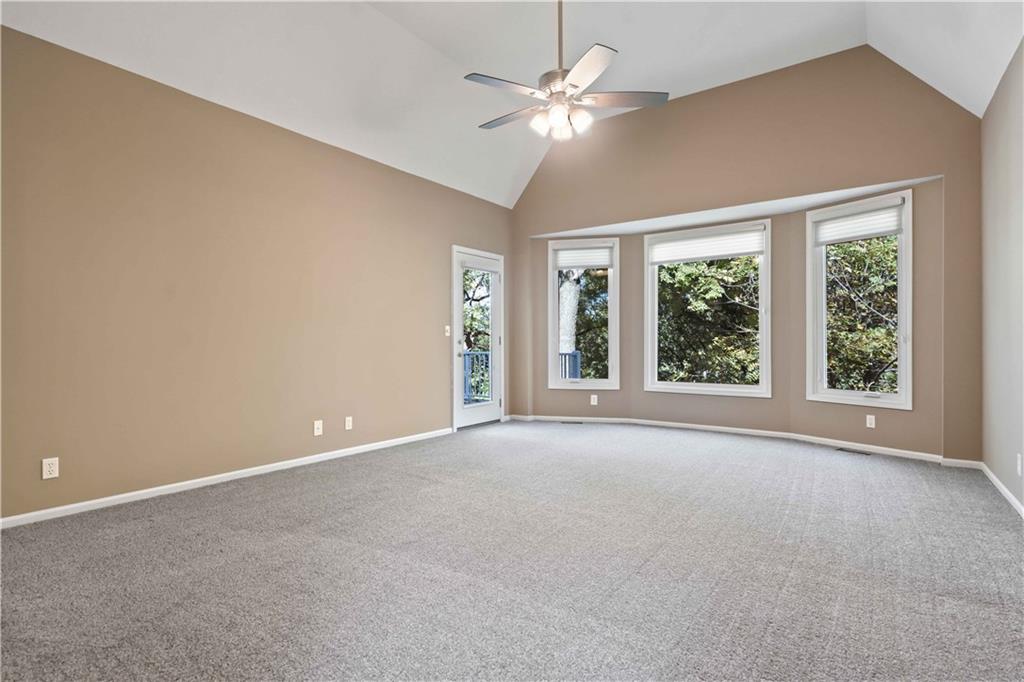 8508 NW Lakeview Drive