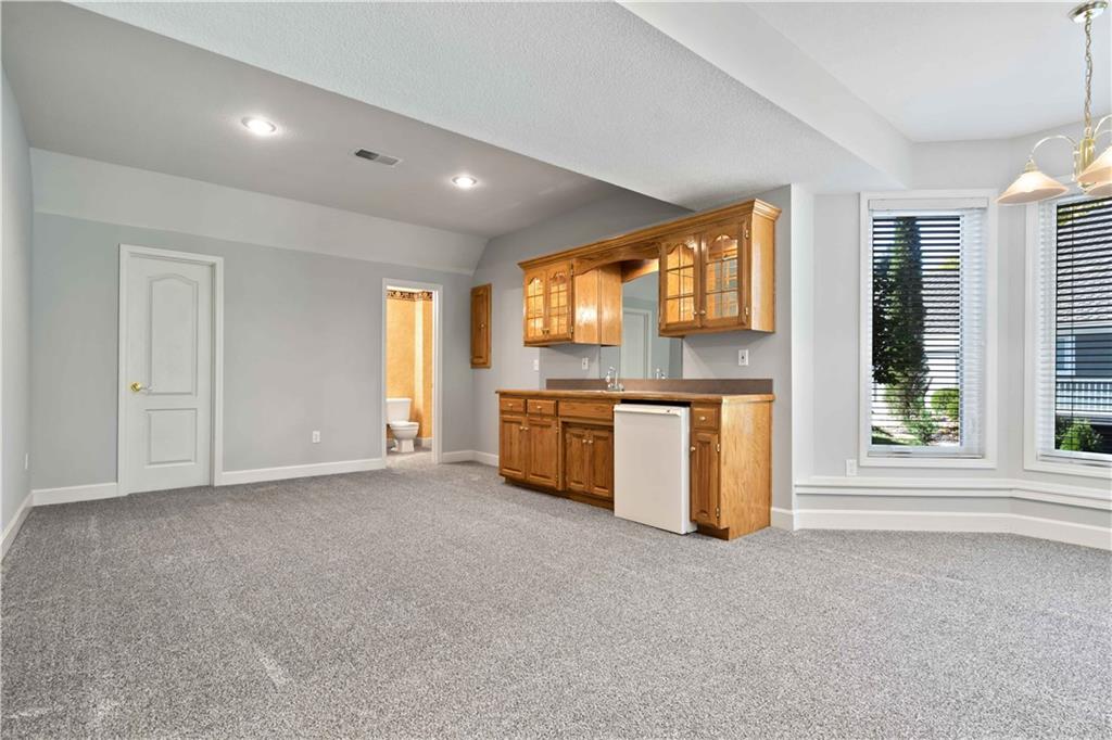 8508 NW Lakeview Drive