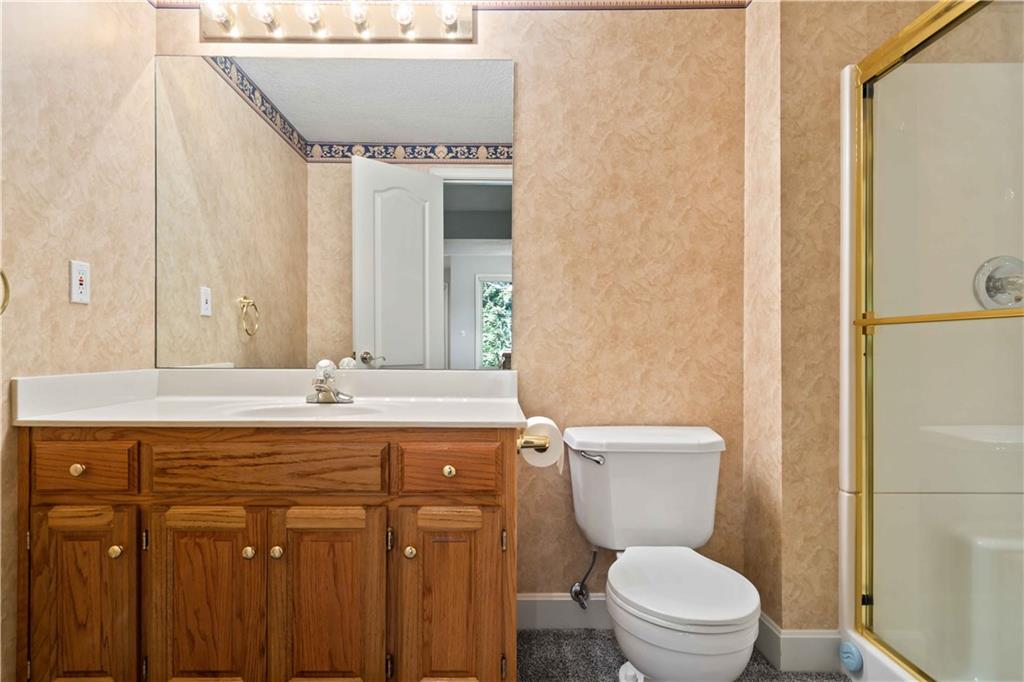 8508 NW Lakeview Drive