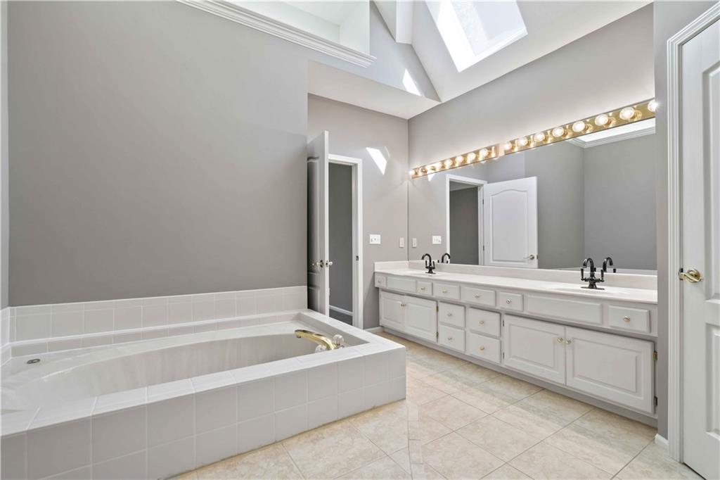 8508 NW Lakeview Drive