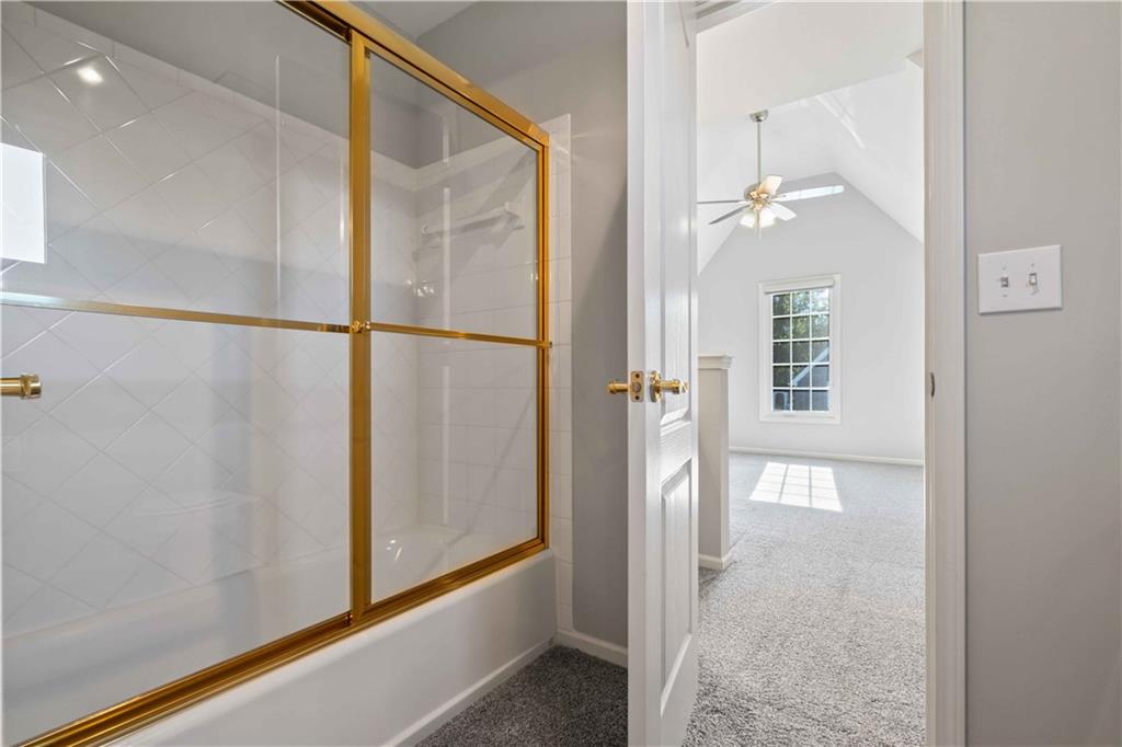 8508 NW Lakeview Drive