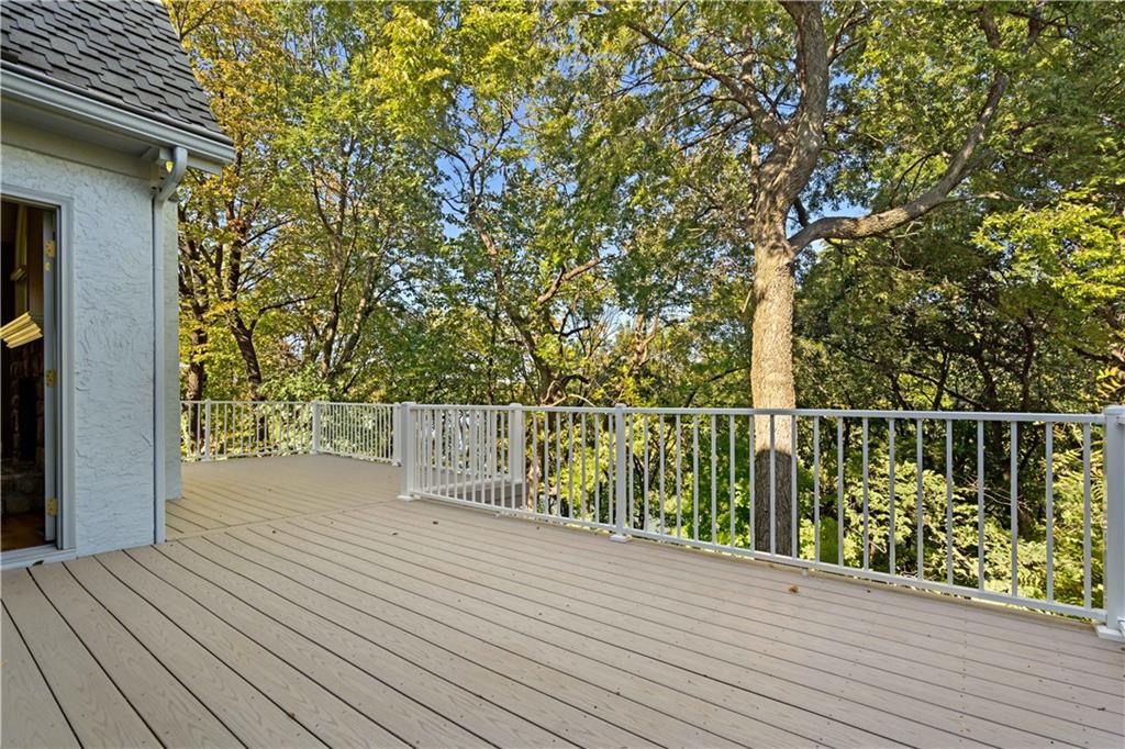 8508 NW Lakeview Drive