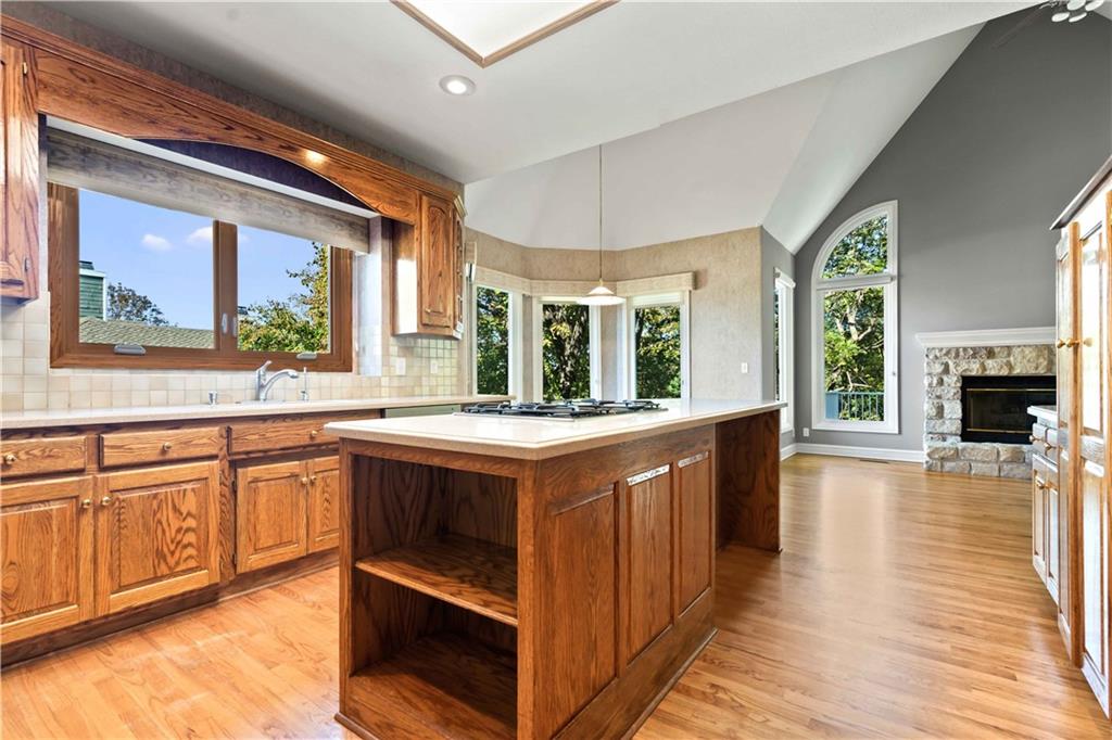 8508 NW Lakeview Drive