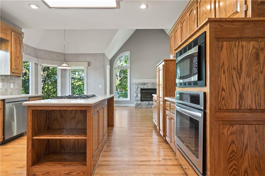 8508 NW Lakeview Drive