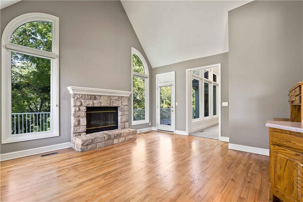 8508 NW Lakeview Drive