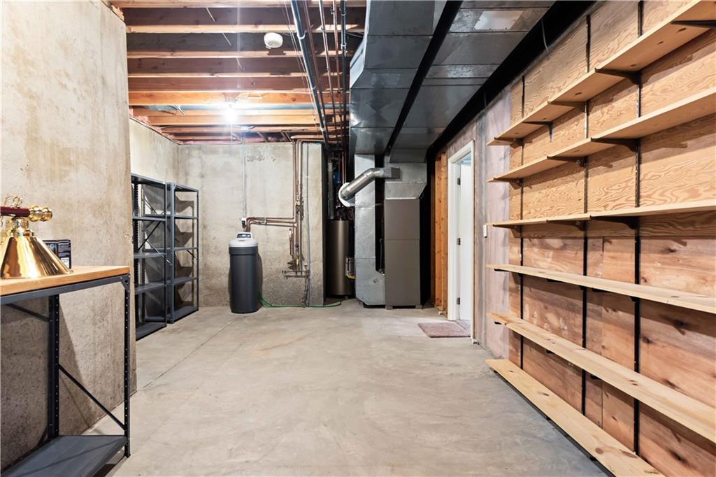 8508 NW Lakeview Drive