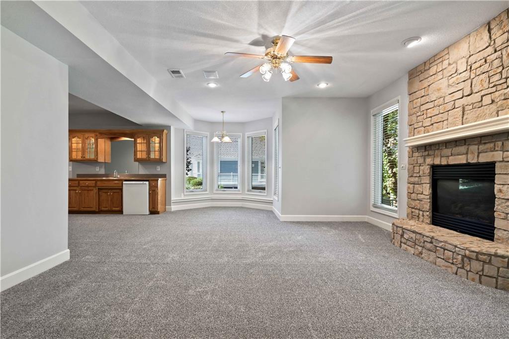 8508 NW Lakeview Drive