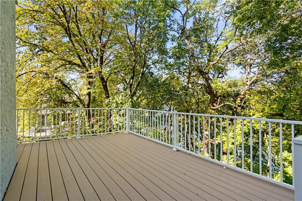 8508 NW Lakeview Drive