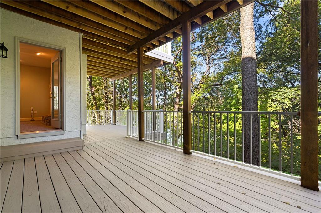 8508 NW Lakeview Drive