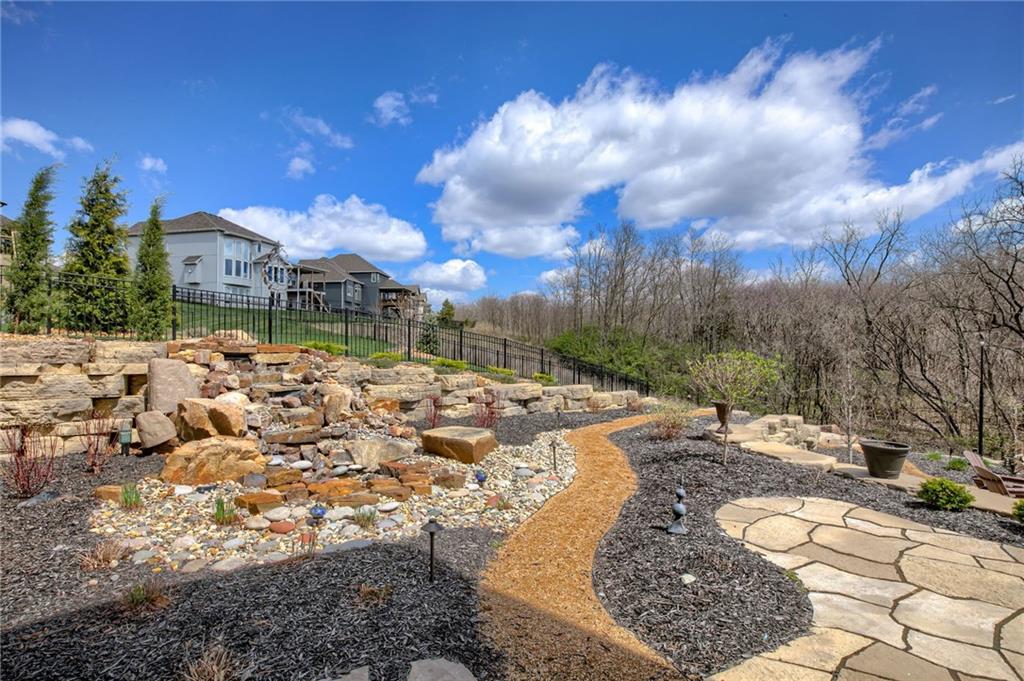 5833 N Timber View Court