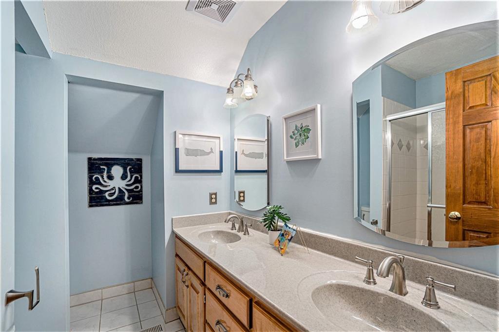 10443 Bradshaw Street