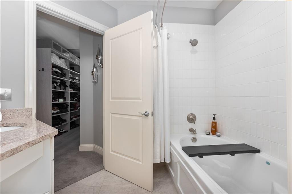 3810 N Mulberry Drive Unit: 401