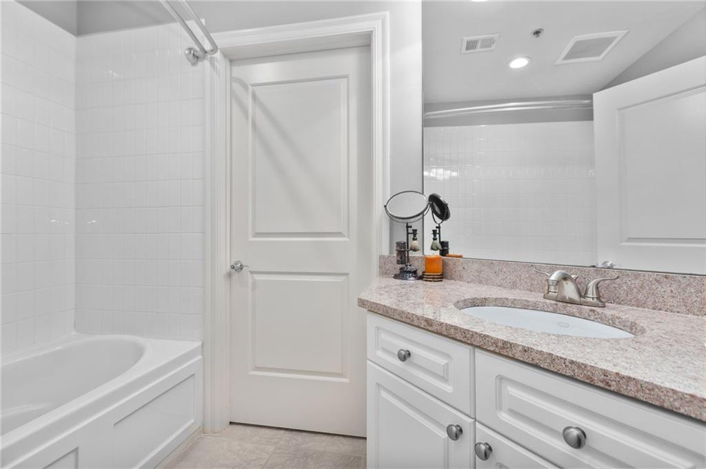 3810 N Mulberry Drive Unit: 401