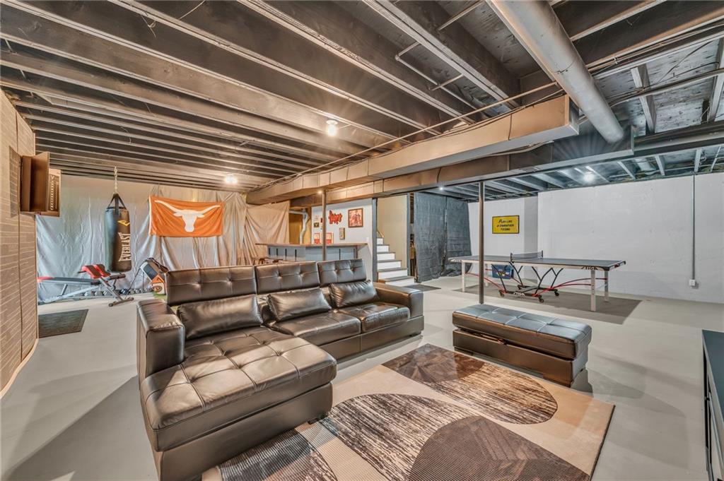 6335 N Nevada Avenue