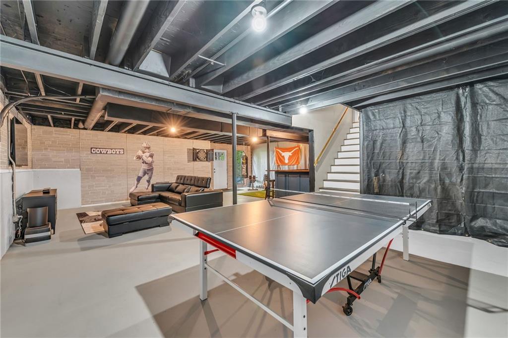 6335 N Nevada Avenue