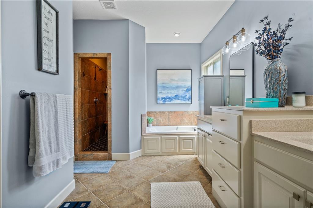 2005 NE 111th Terrace