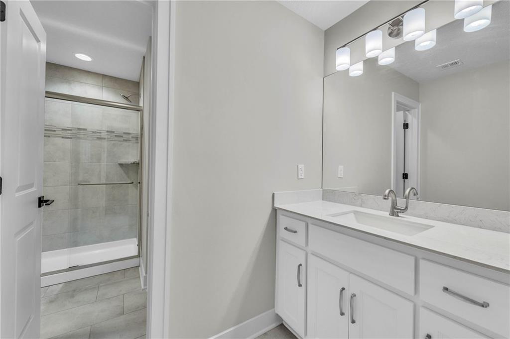 5806 N Lucerne Avenue