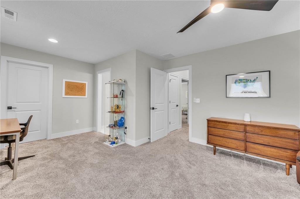 5806 N Lucerne Avenue