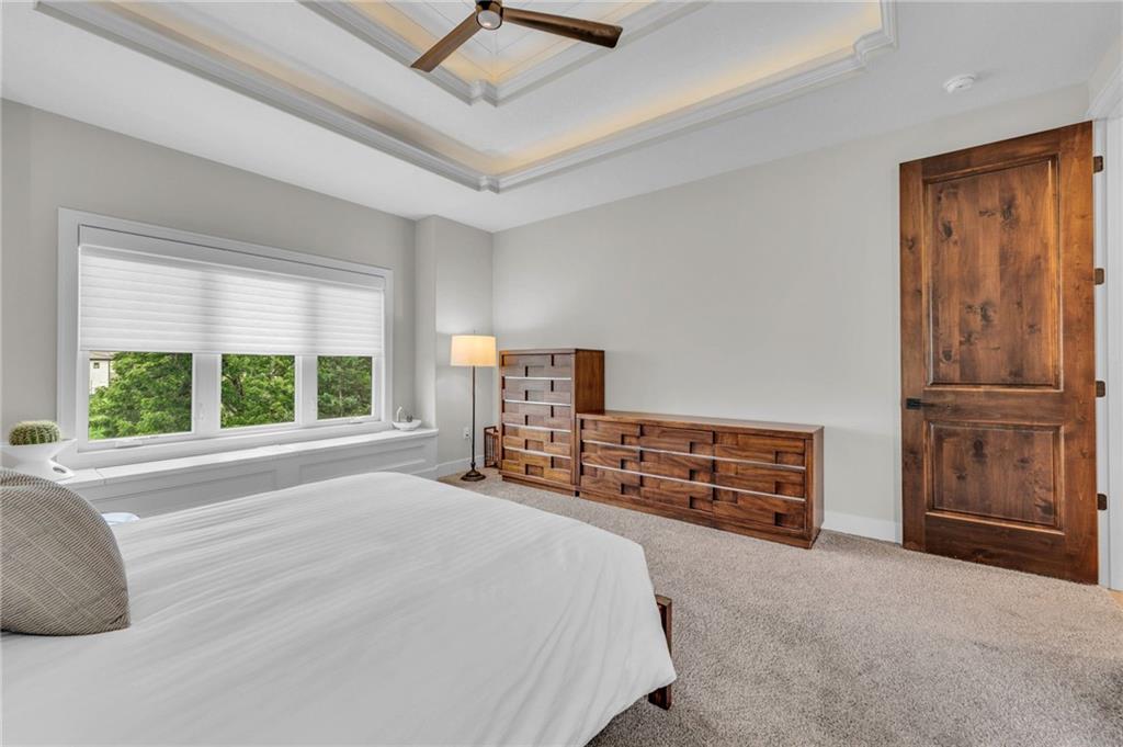 5806 N Lucerne Avenue