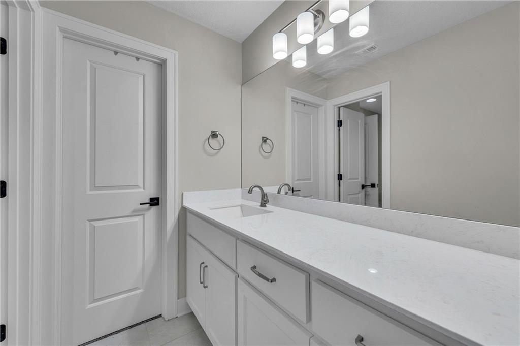 5806 N Lucerne Avenue