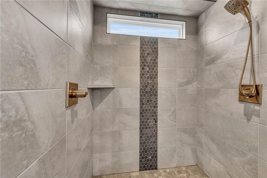 5806 N Lucerne Avenue