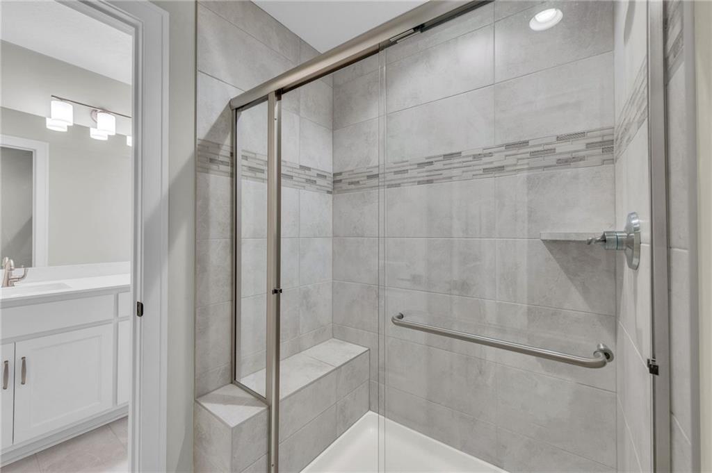 5806 N Lucerne Avenue