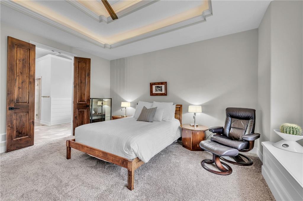 5806 N Lucerne Avenue