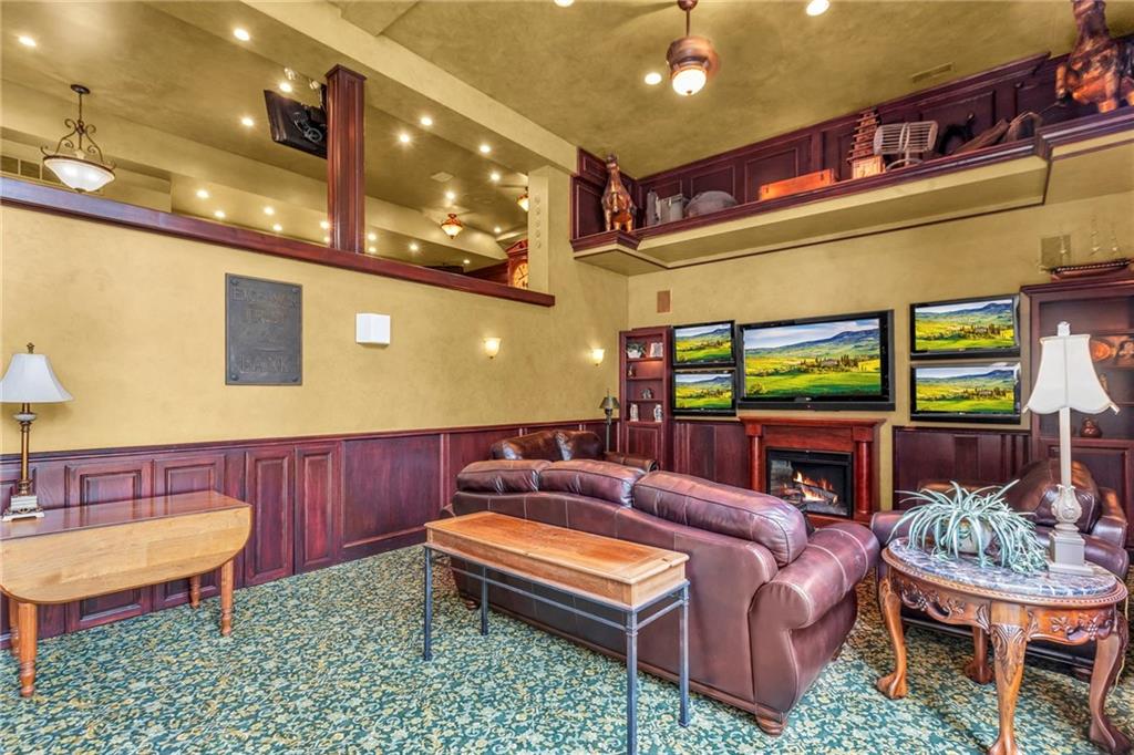 4519 N Mulberry Drive