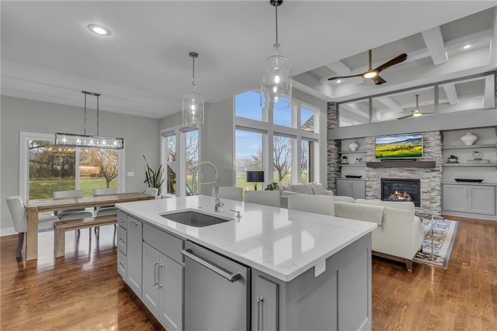 10315 N Revere Avenue