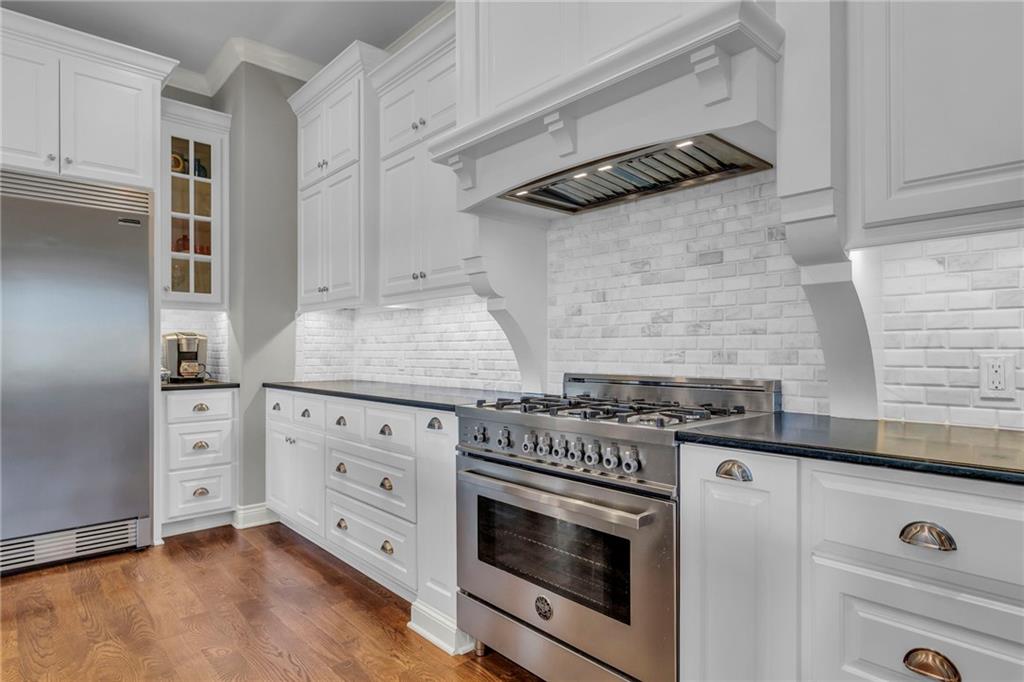 6325 Edgewater Drive