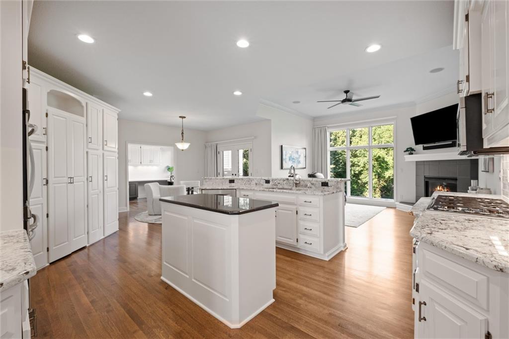 8190 Shoreline Drive