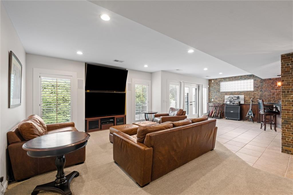 8190 Shoreline Drive