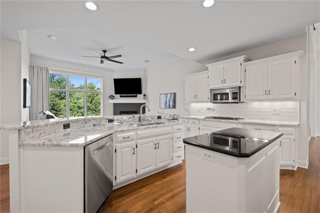 8190 Shoreline Drive