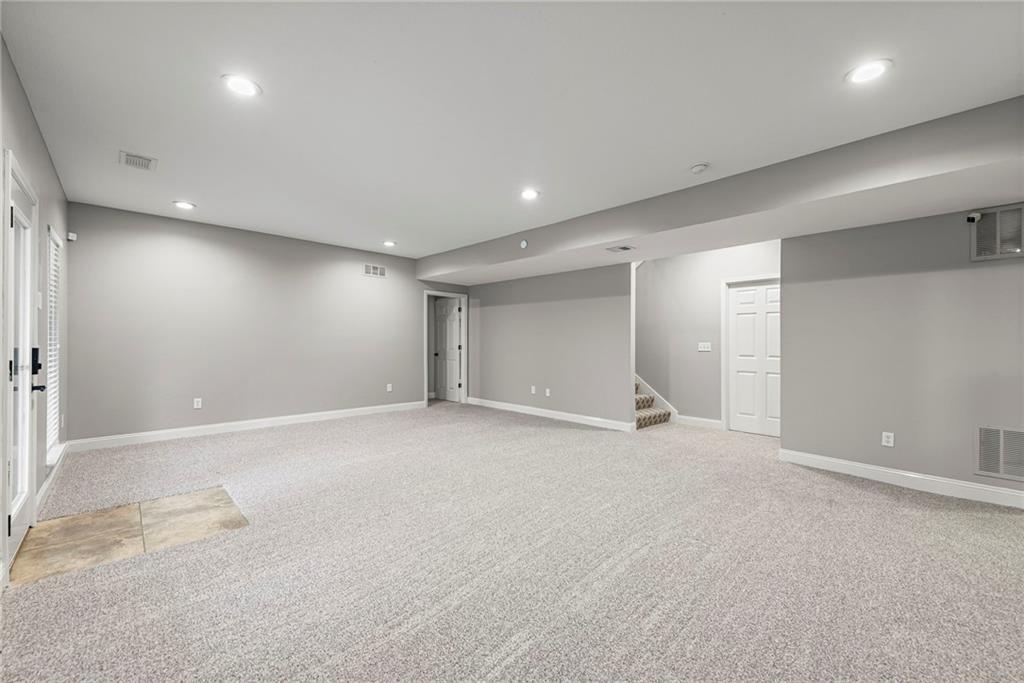 9605 N Adrian Avenue