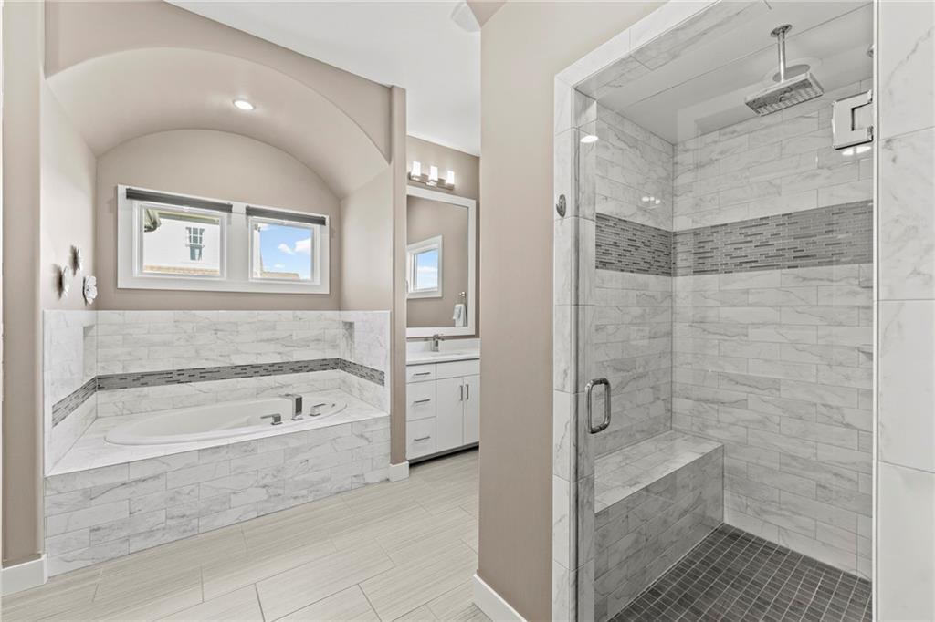 8605 NE Shoal Creek Parkway