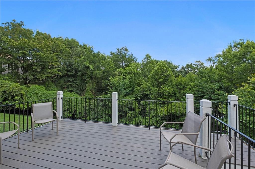 8190 Shoreline Drive