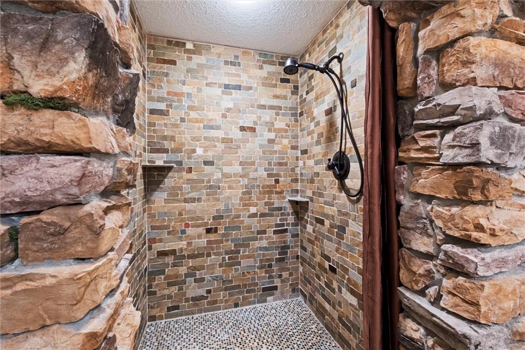 8190 Shoreline Drive