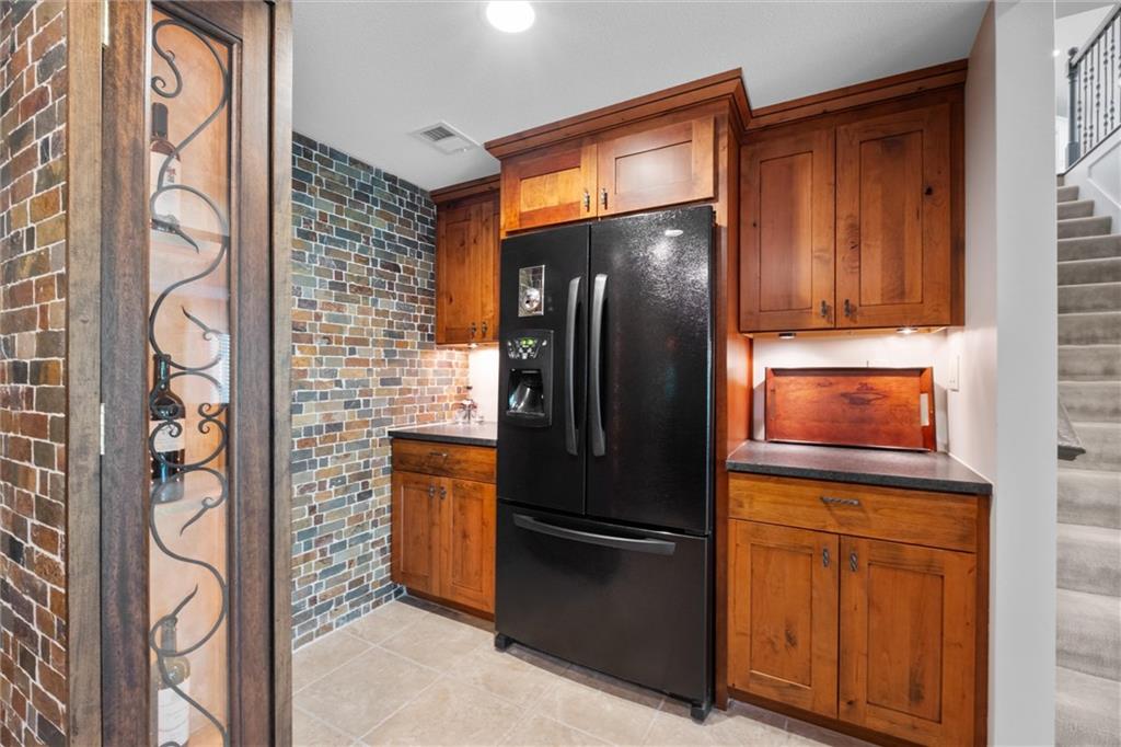 8190 Shoreline Drive