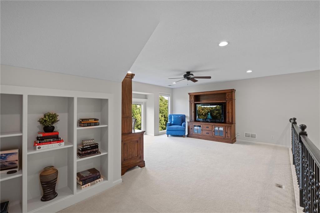 8190 Shoreline Drive