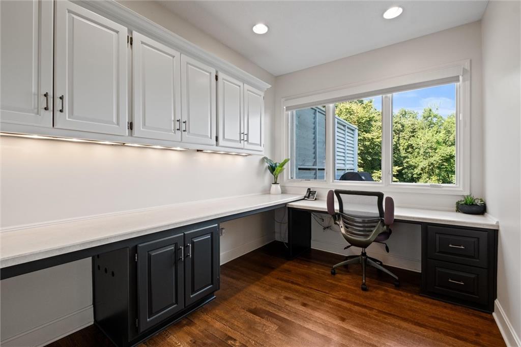 8190 Shoreline Drive