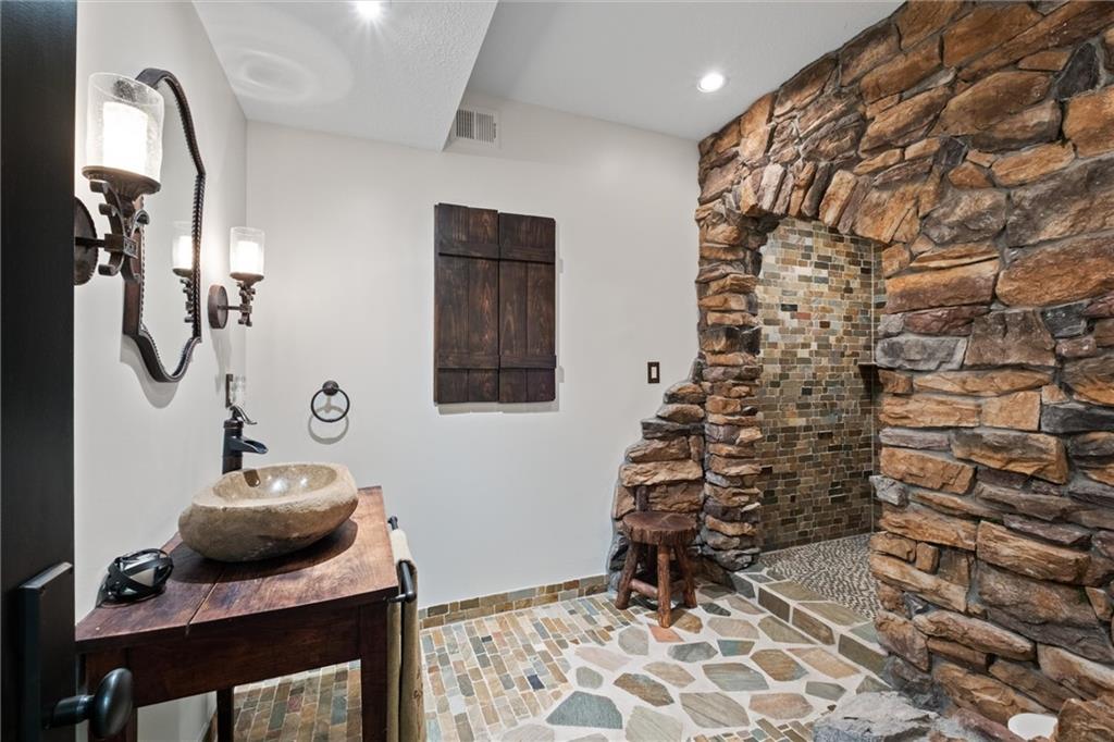 8190 Shoreline Drive