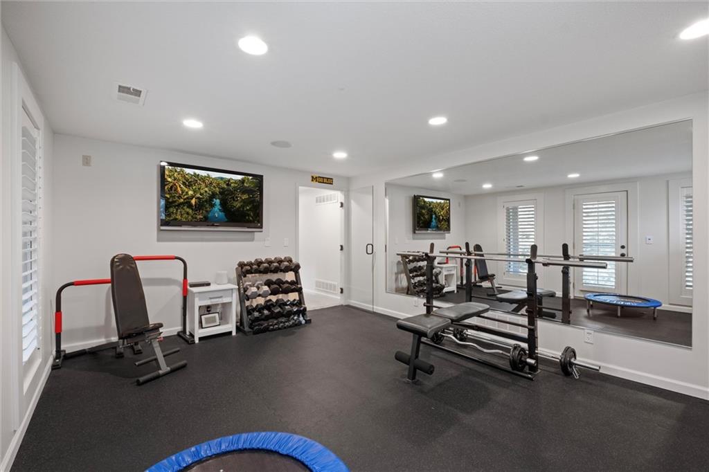 8190 Shoreline Drive