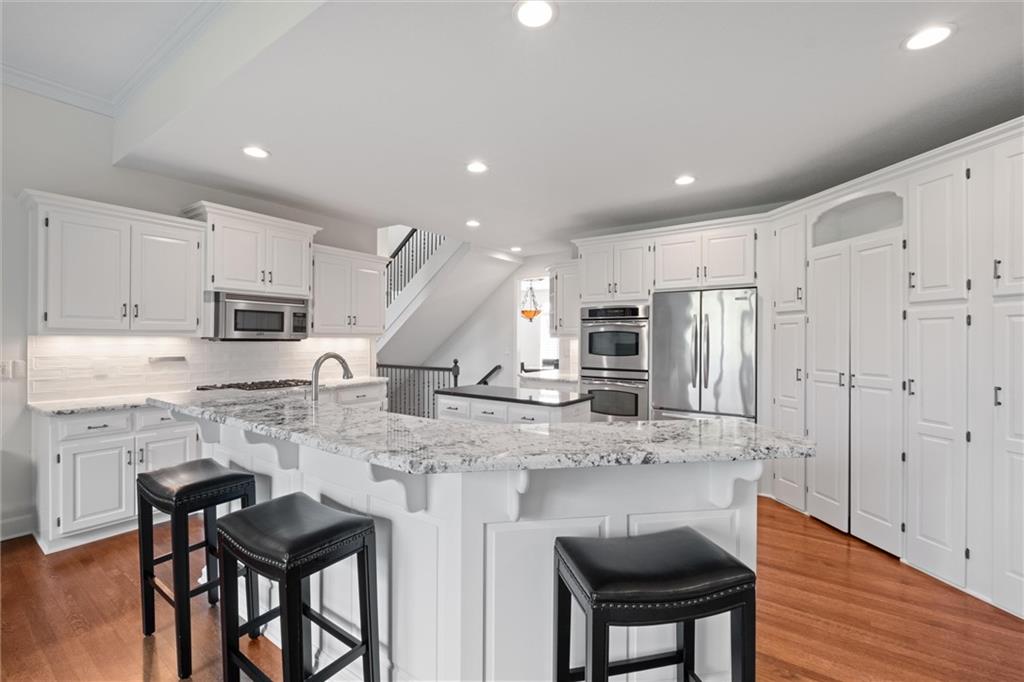 8190 Shoreline Drive