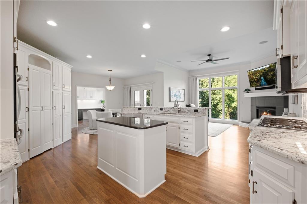 8190 Shoreline Drive