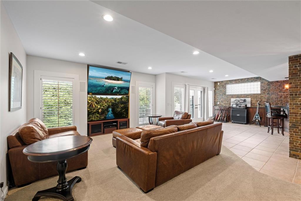 8190 Shoreline Drive